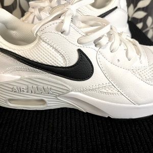 Nike Air Max Excee
Pure Platinum (Women's)